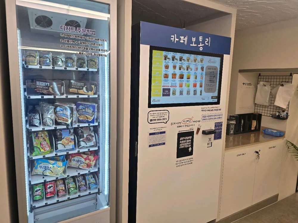 카페 만월경 24년식 무인카페 머신기 (디저트기기 포함) 이미지