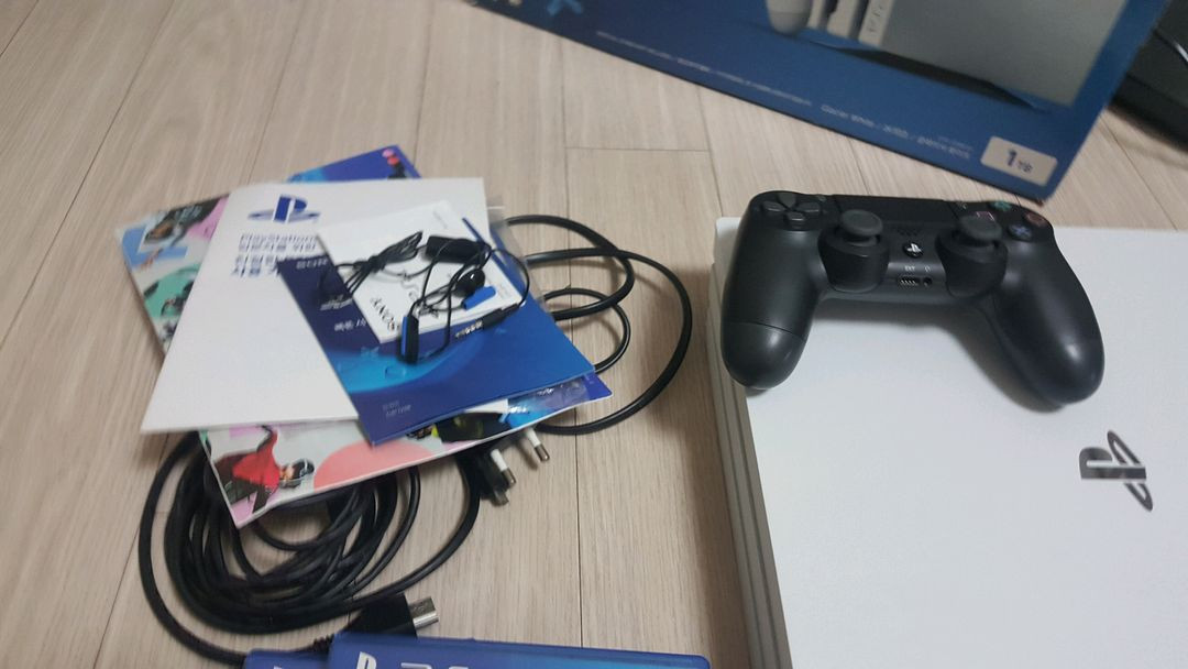 ps4 pro 화이트 1tb 팝니다. 신형카메라 게임6개포함 플스4 프로 ps4pro 플스4프로 이미지