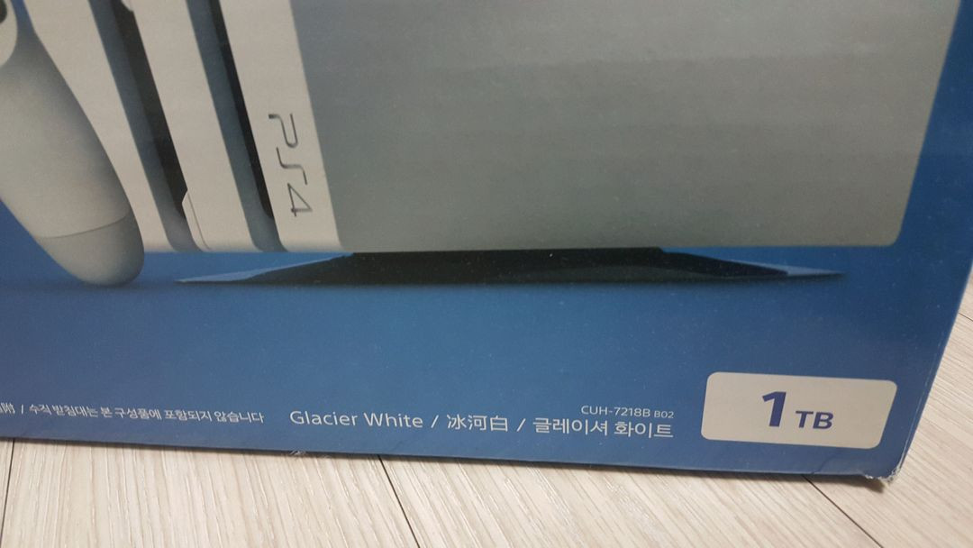 ps4 pro 화이트 1tb 팝니다. 신형카메라 게임6개포함 플스4 프로 ps4pro 플스4프로 이미지