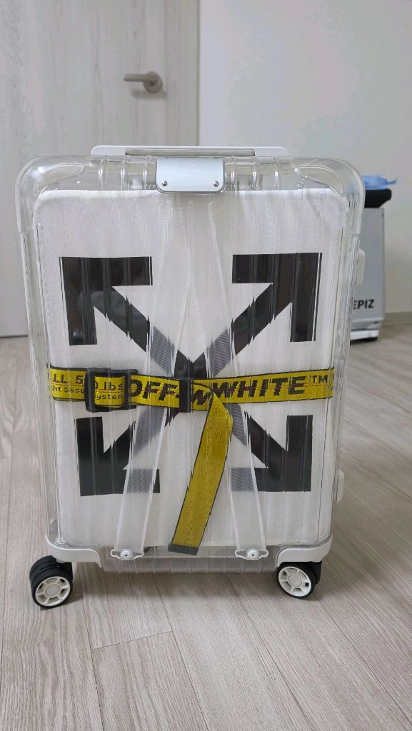 리모와 x 오프화이트 콜라보 캐리어 한정판 소장용 이미지