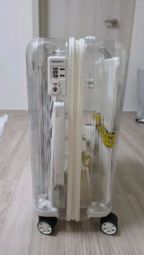 리모와 x 오프화이트 콜라보 캐리어 한정판 소장용 이미지