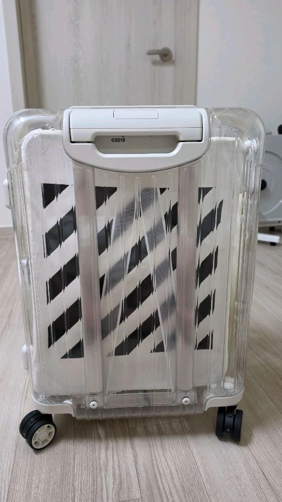 리모와 x 오프화이트 콜라보 캐리어 한정판 소장용 이미지