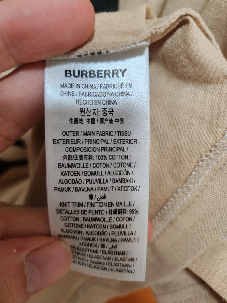버버리 베이지 정품 반팔 티셔츠 팝니다. 정가70만 이미지