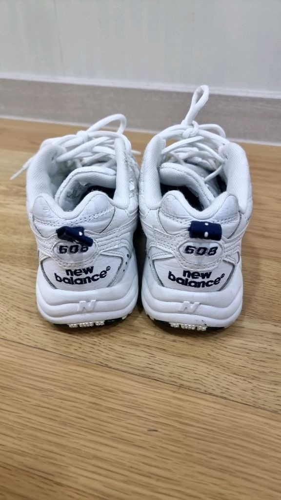 뉴발란스 쥬니어 운동화220 팝니다. 이미지