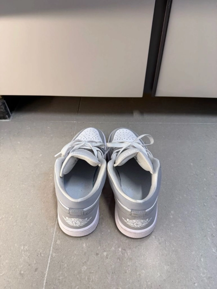나이키 에어 조던1 울프 그레이 235 이미지