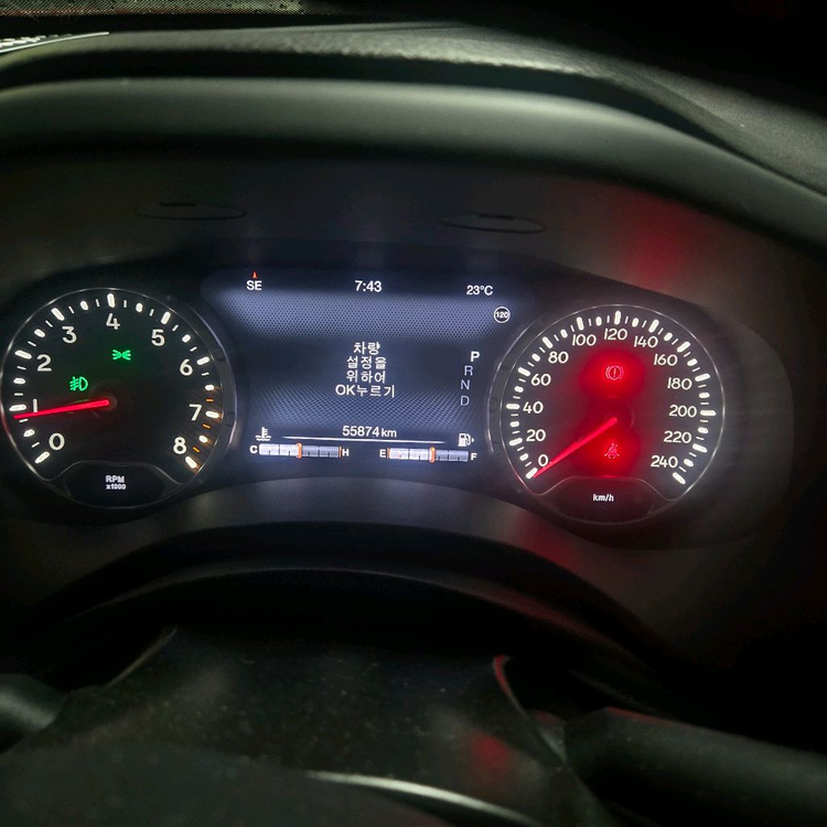 중형 SUV 지프 레니게이드 2020년식 이미지