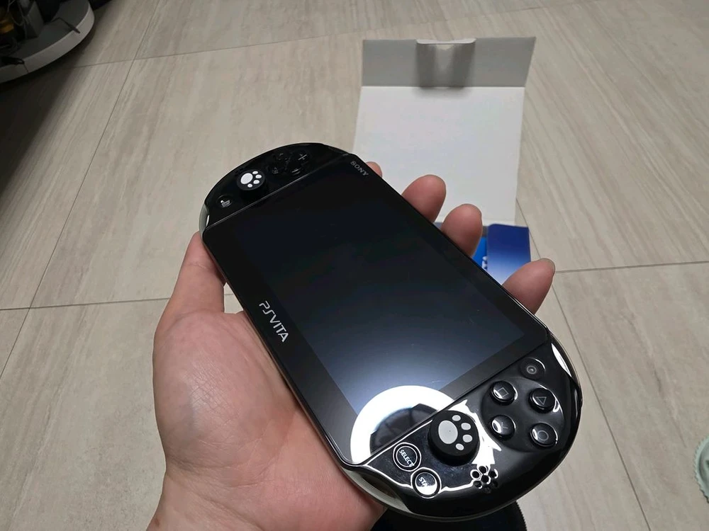 psvita 2세대 카키/블랙 판매합니다. 이미지