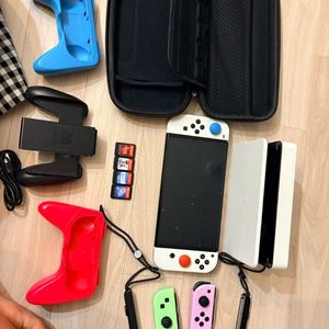 닌텐도 스위치 OLED 화이트 + 게임 4개 + 액세서리 일괄 판매 이미지