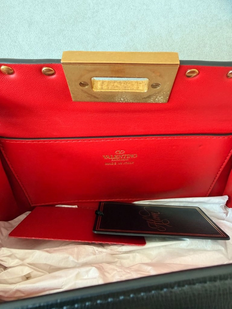 발렌티노 락스터드 블랙 클러치 이미지