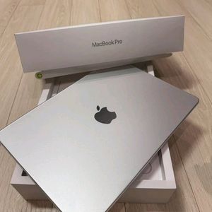 맥북 프로 14 M5 칩 16GB/512GB 이미지