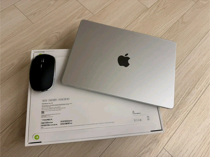 맥북 프로 14 M5 칩 16GB/512GB 이미지
