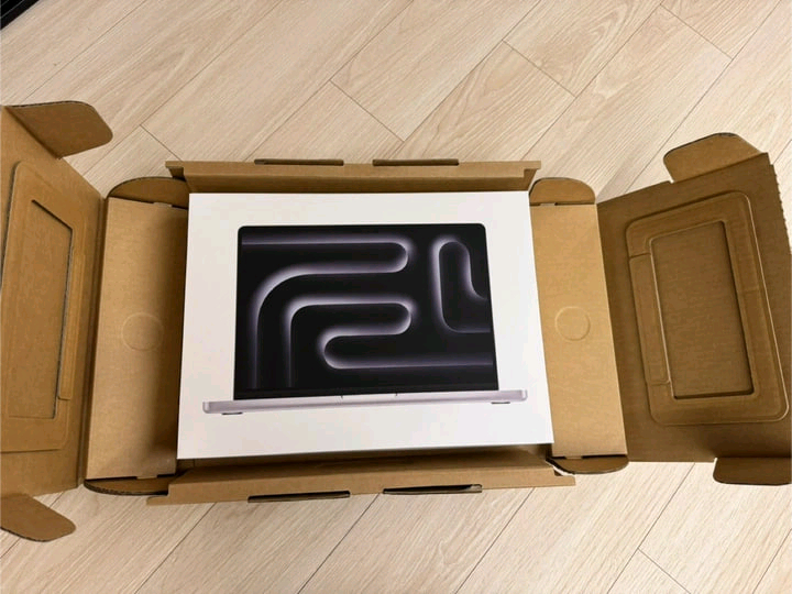 맥북 프로 14 M5 칩 16GB/512GB 이미지