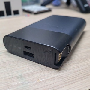 zmi mf885 lte 라우터 겸 보조배터리 이미지