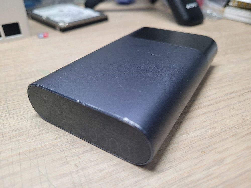 zmi mf885 lte 라우터 겸 보조배터리 이미지
