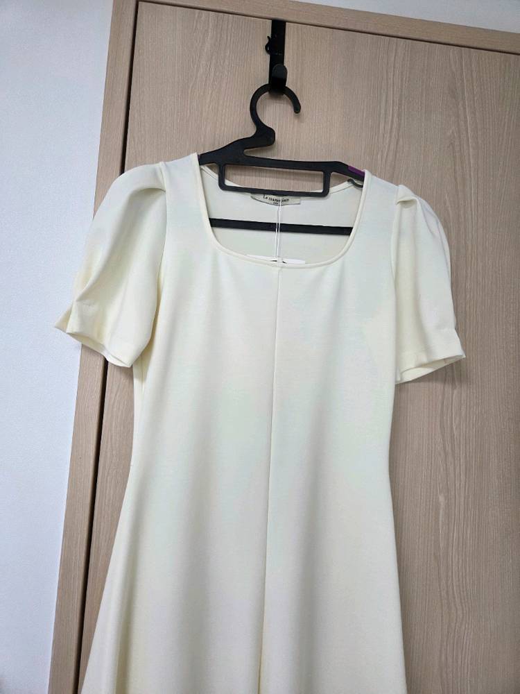 르 마스터피스 퍼프소매 원피스 아이보리 새제품 이미지