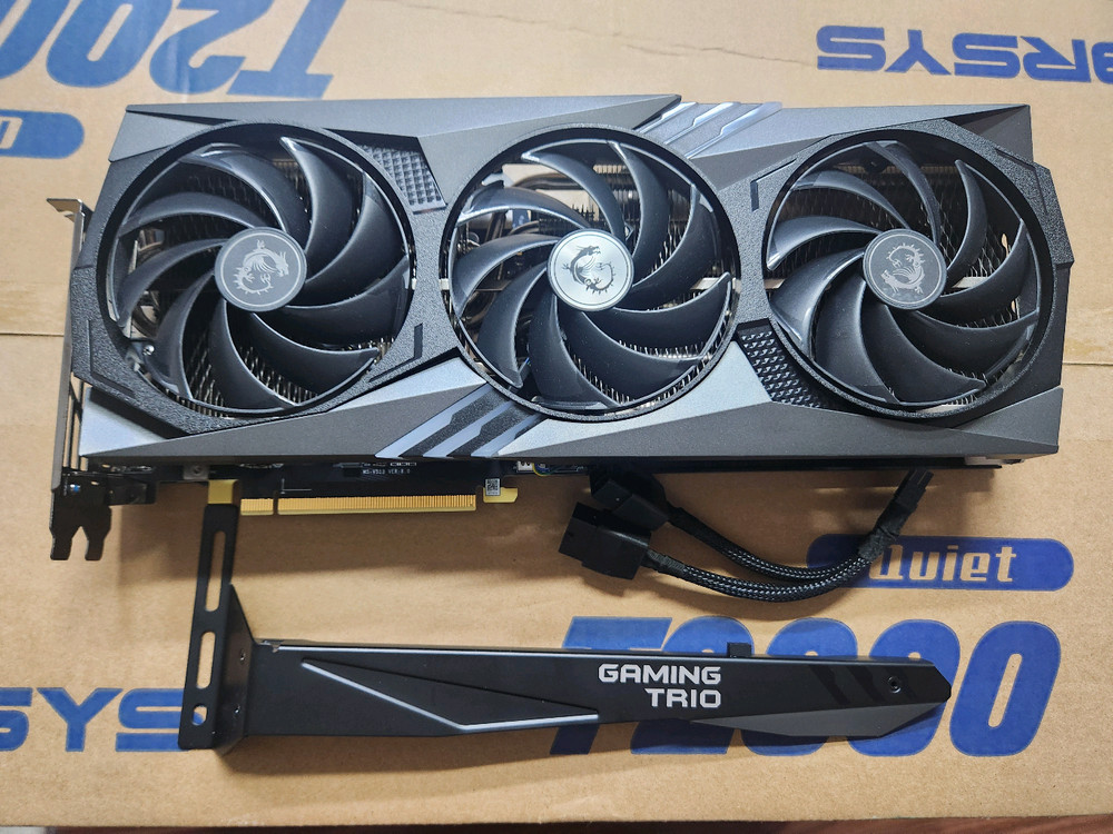 MSI RTX 4070 게이밍 그래픽카드 이미지