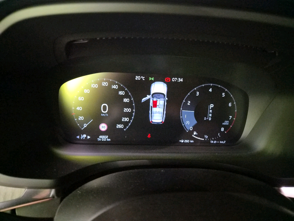 볼보 V60cc 20년형 팝니다 이미지