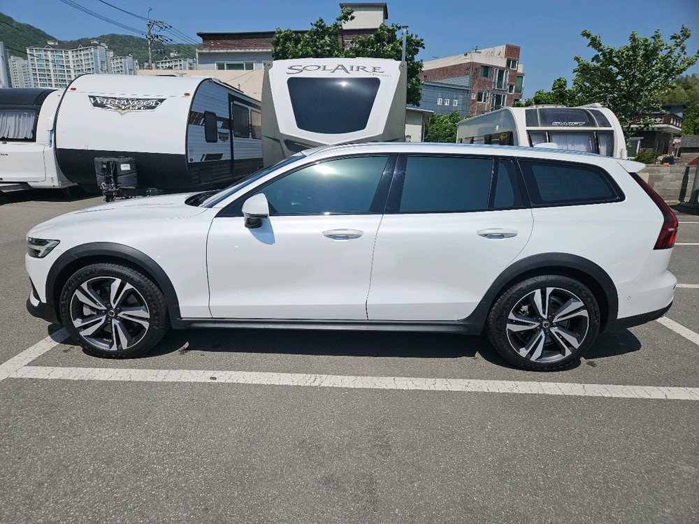 볼보 V60cc 20년형 팝니다 이미지