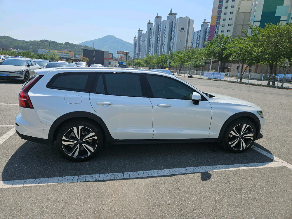 볼보 V60cc 20년형 팝니다 이미지