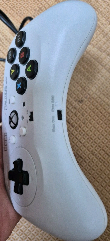Xbox 컨트롤러 3세대, 호리 파이팅커맨더 패드 이미지