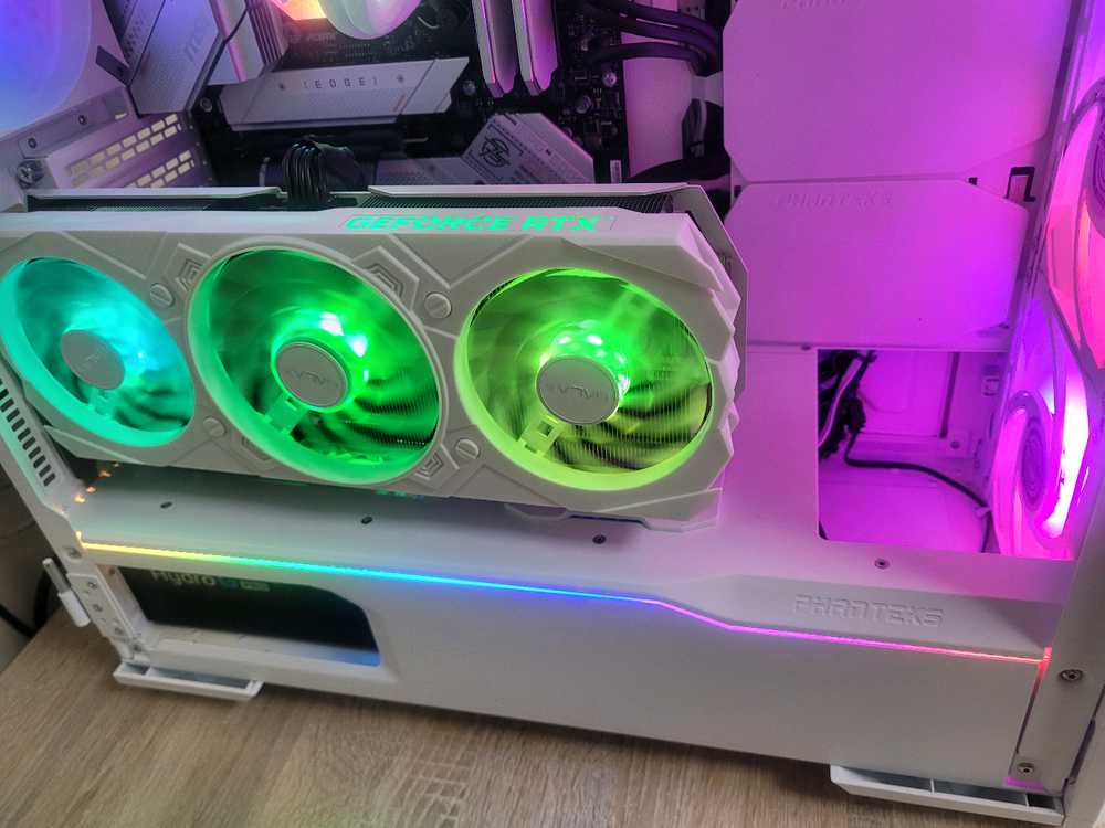 13900K F 수냉 32G RTX4070TI SUPER 화이트 신품상태 하이엔드급 본체 이미지