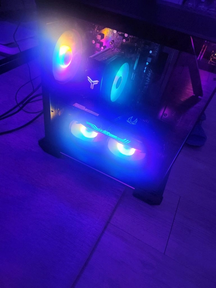 AMD RYZEN 5700X RTX 3070TI 이미지