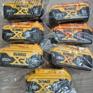 디월트 DCB 184 배터리 이미지