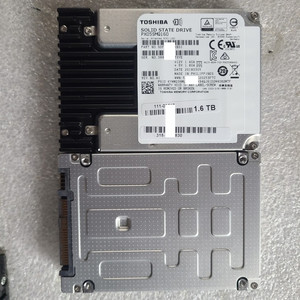 서버용 도시바 SAS SSD 1.6TB 엔터프라이즈 10DWPD 급 이미지