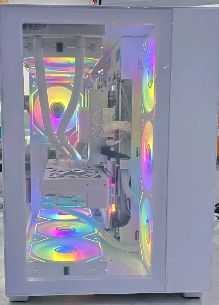 7800x3d, 5070ti 화이트 튜닝pc 새제품 이미지
