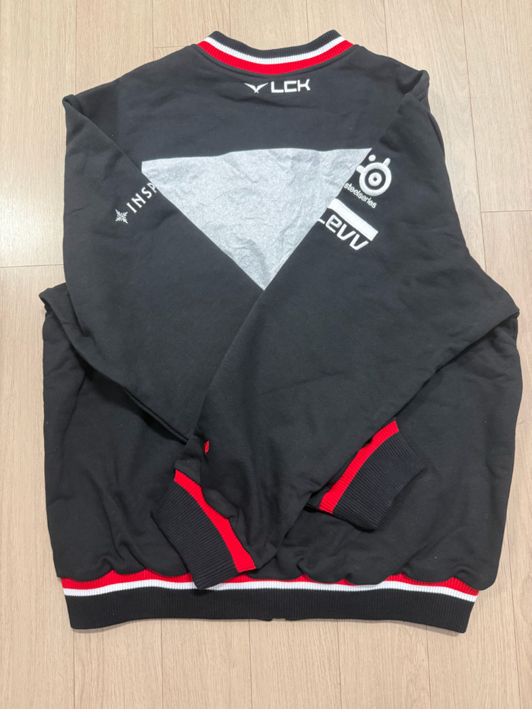 급처)) T1 2025 2nd 유니폼 자켓 L 논마킹 새상품(쇼핑백 포함) 이미지