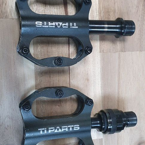 티파츠 Ti parts 티타늄 한쪽 찰탁식 자전거 페달 이미지