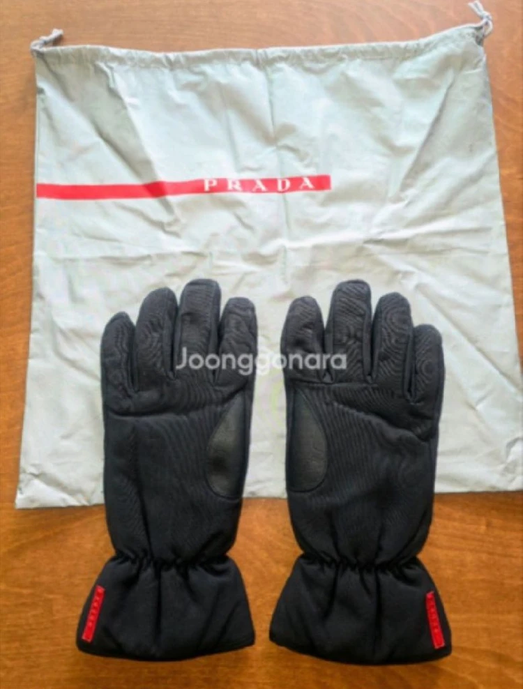 (가격인하) 정품 PRADA SPORT GLOVES 프라다 장갑 스포츠 윈터 글러브 블랙 사이즈 8호 이미지
