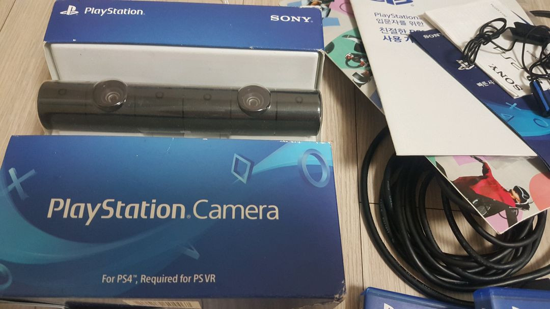 ps4 pro 화이트 1tb 팝니다. 신형카메라 게임6개포함 플스4 프로 ps4pro 플스4프로 이미지