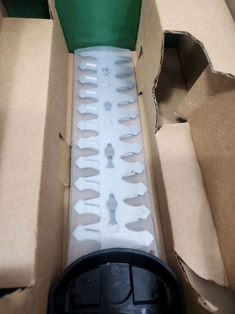 보쉬의 AdvancedShear 18V-10 충전 전정가위예요 이미지