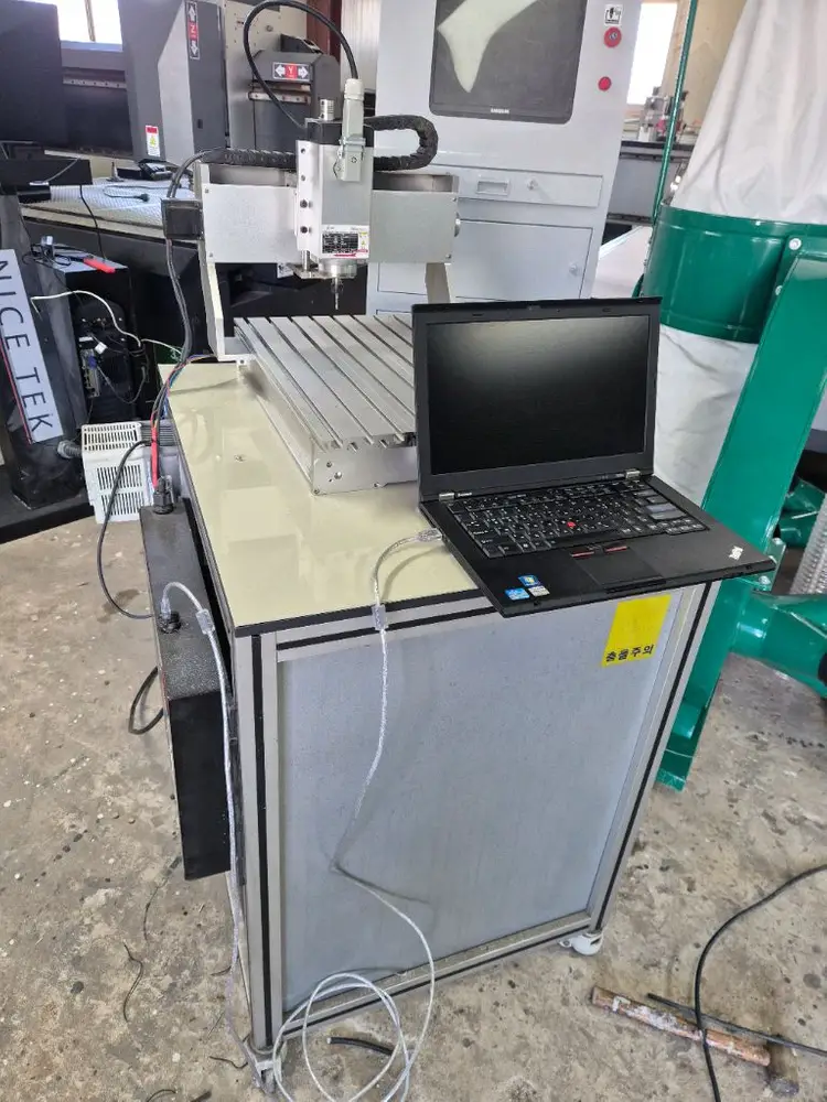 소형 CNC. 조각기 이미지