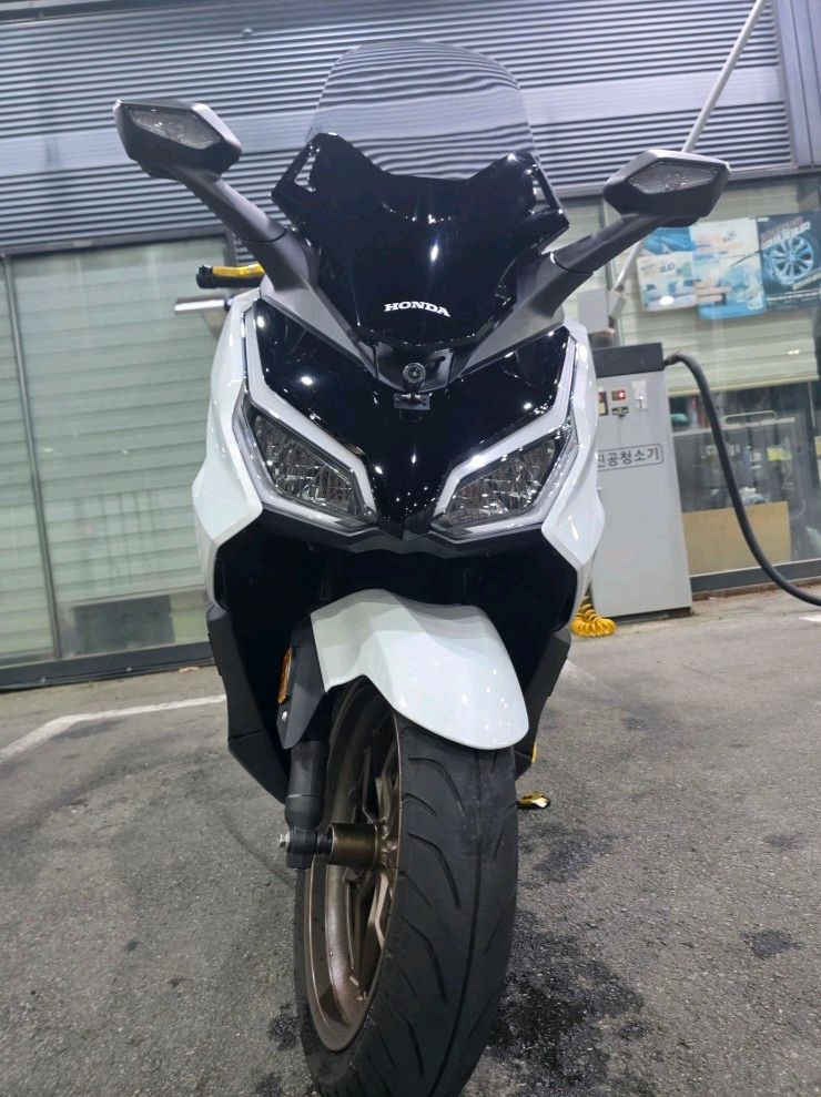 포르자350 25년식 펄 화이트 이미지