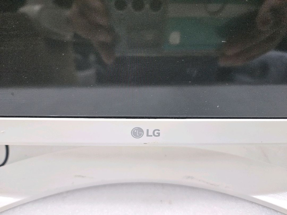LG 32인치 LED 모니터 입니다 이미지