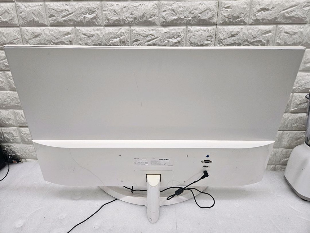 LG 32인치 LED 모니터 입니다 이미지