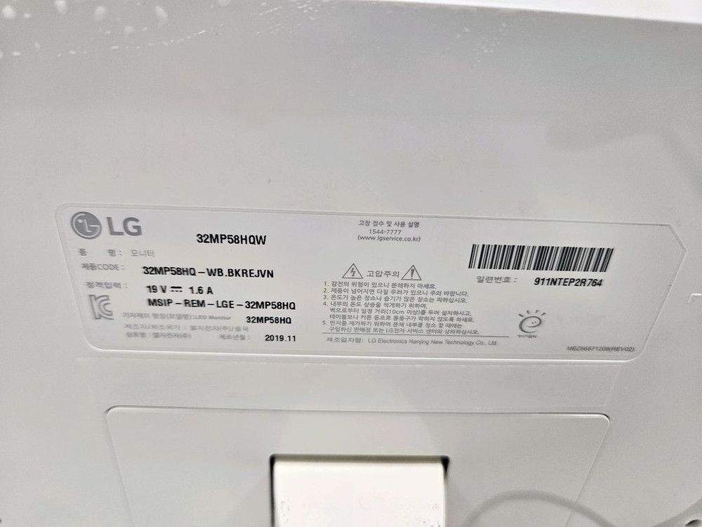 LG 32인치 LED 모니터 입니다 이미지