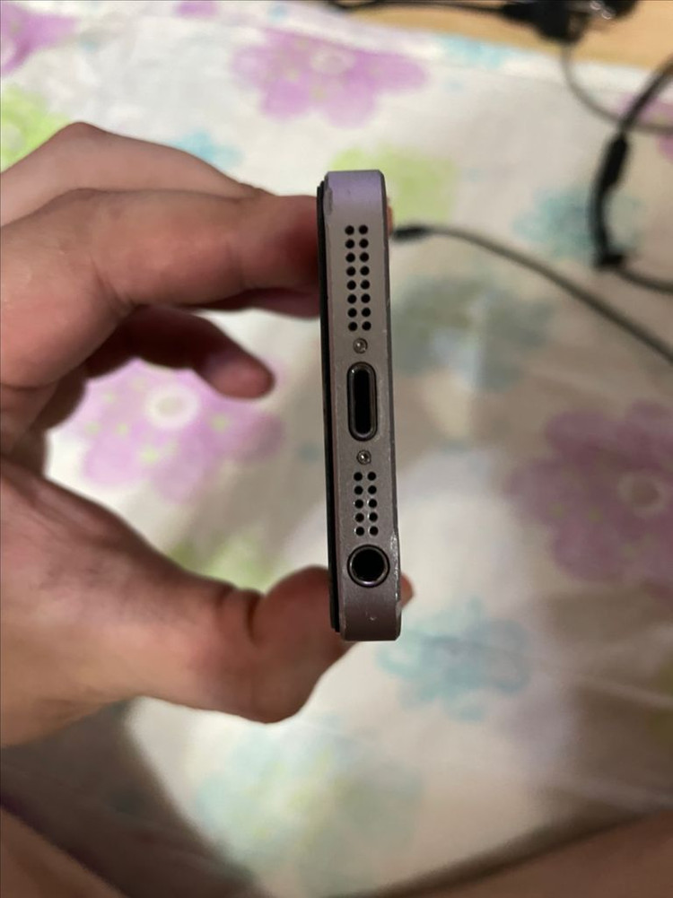 아이폰SE 64기가 배터리 100퍼(부품용) 이미지