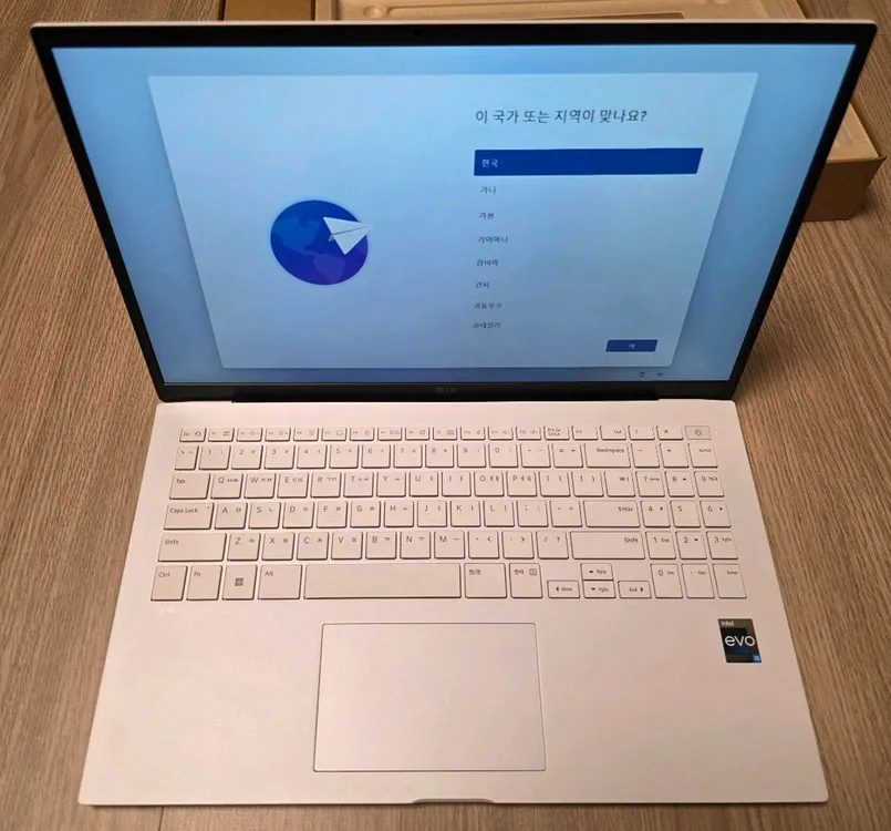 LG 그램 15인치 13세대 i5, 16GB RAM 256GB SSD 이미지