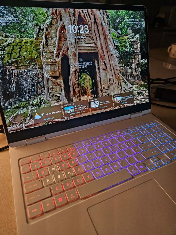 [단순개봉] HP 오멘 16 세라믹 화이트 (라이젠AI 7/RTX5060) 32G/512G 이미지