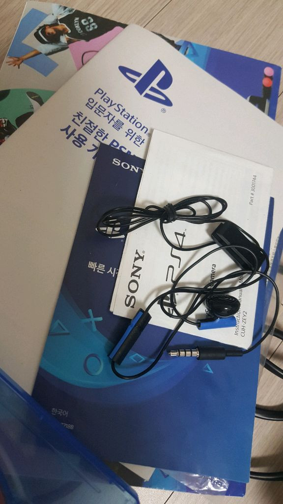 ps4 pro 화이트 1tb 팝니다. 신형카메라 게임6개포함 플스4 프로 ps4pro 플스4프로 이미지