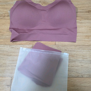 오플랑 심리스 뉴베이직 V넥 노후크 노와이어 무봉제 브라+팬티 세트 색상 보라색 (DRY ROSE)사이즈 S새상품상 이미지