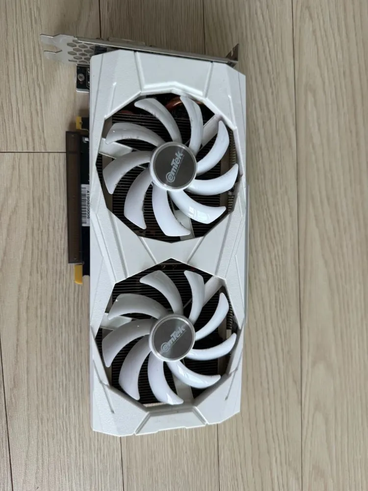 이엠텍 지포스 GTX 1660 Ti 화이트 모델 팝니다 이미지