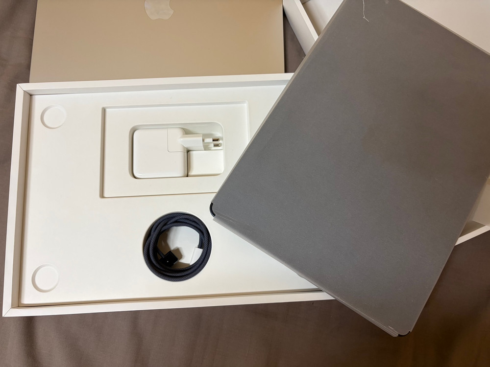 맥북에어 M2 13인치 16GB 1TB 미드나이트 이미지