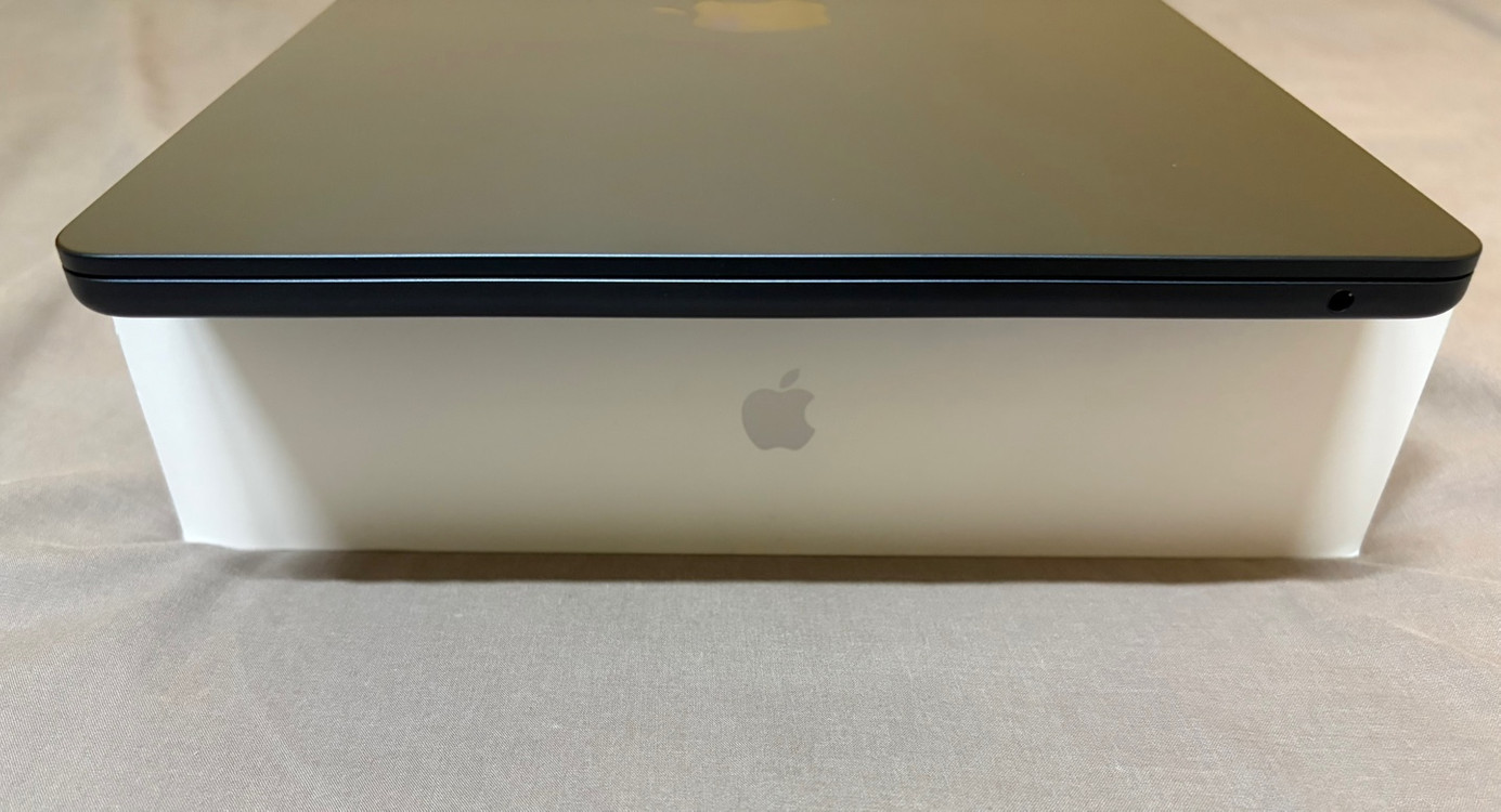 맥북에어 M2 13인치 16GB 1TB 미드나이트 이미지