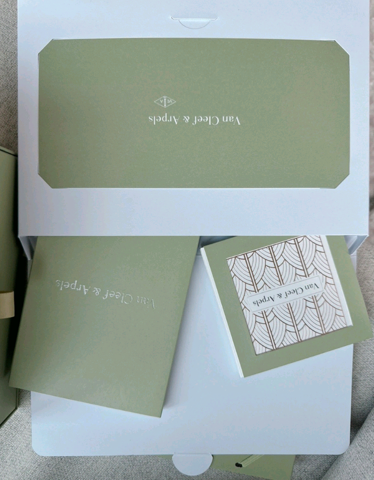 반클리프 아펠 기요세 목걸이 화이트 골드 이미지