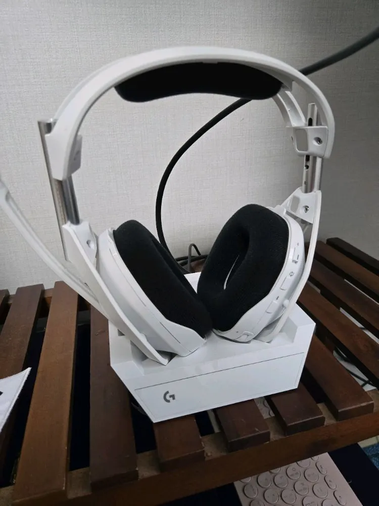 로지텍 Astro A50 X 화이트 게이밍 헤드셋 신품급 팝니다. 이미지