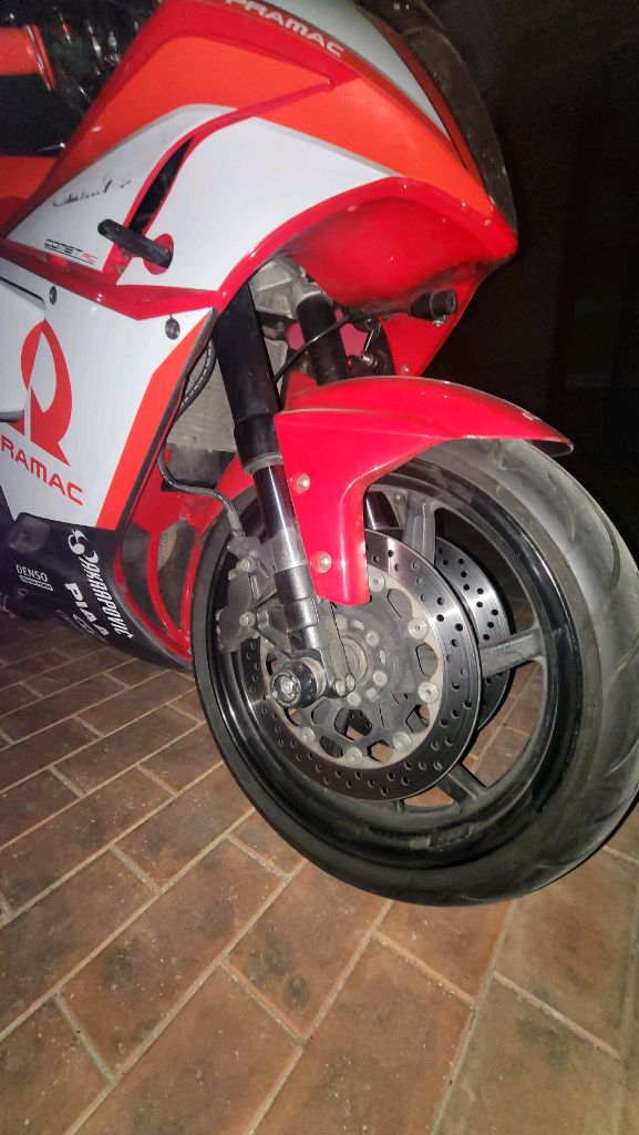 코멧650RC 17년 650cc 미들급바이크 중고오토바이 이미지